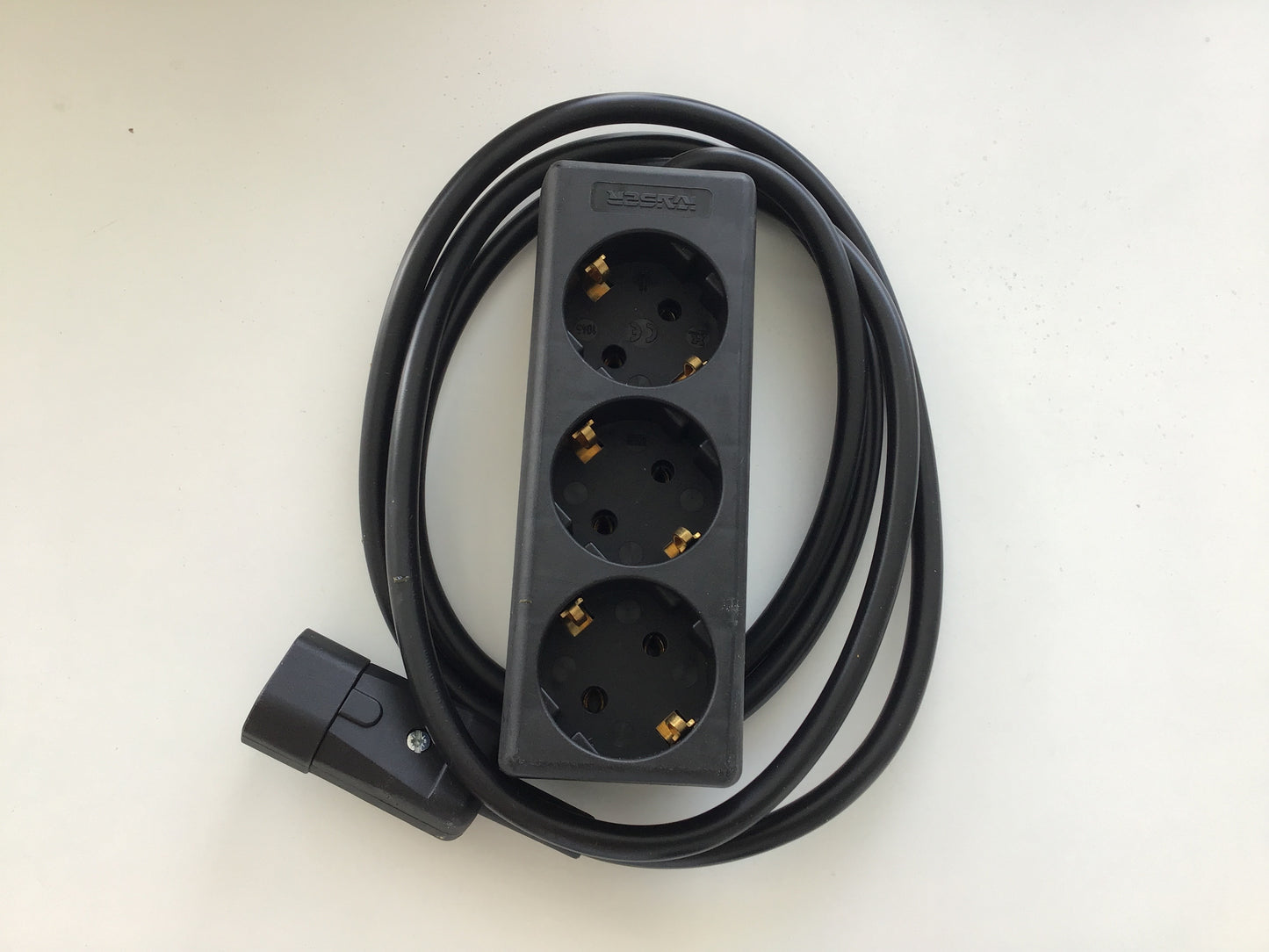 USV Steckdosenleiste bis 239V/10A, C14 Stecker auf 3x Schukosteckdose, 1,6m