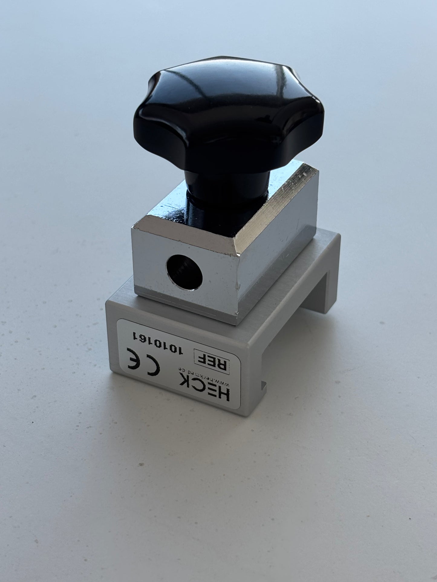 Schienenklemme, mit 8 mm Bohrung